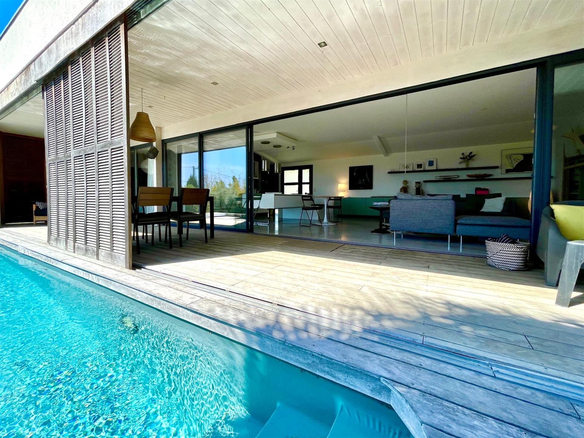 Contemporary House in Bouzigues, Near Étang de Thau