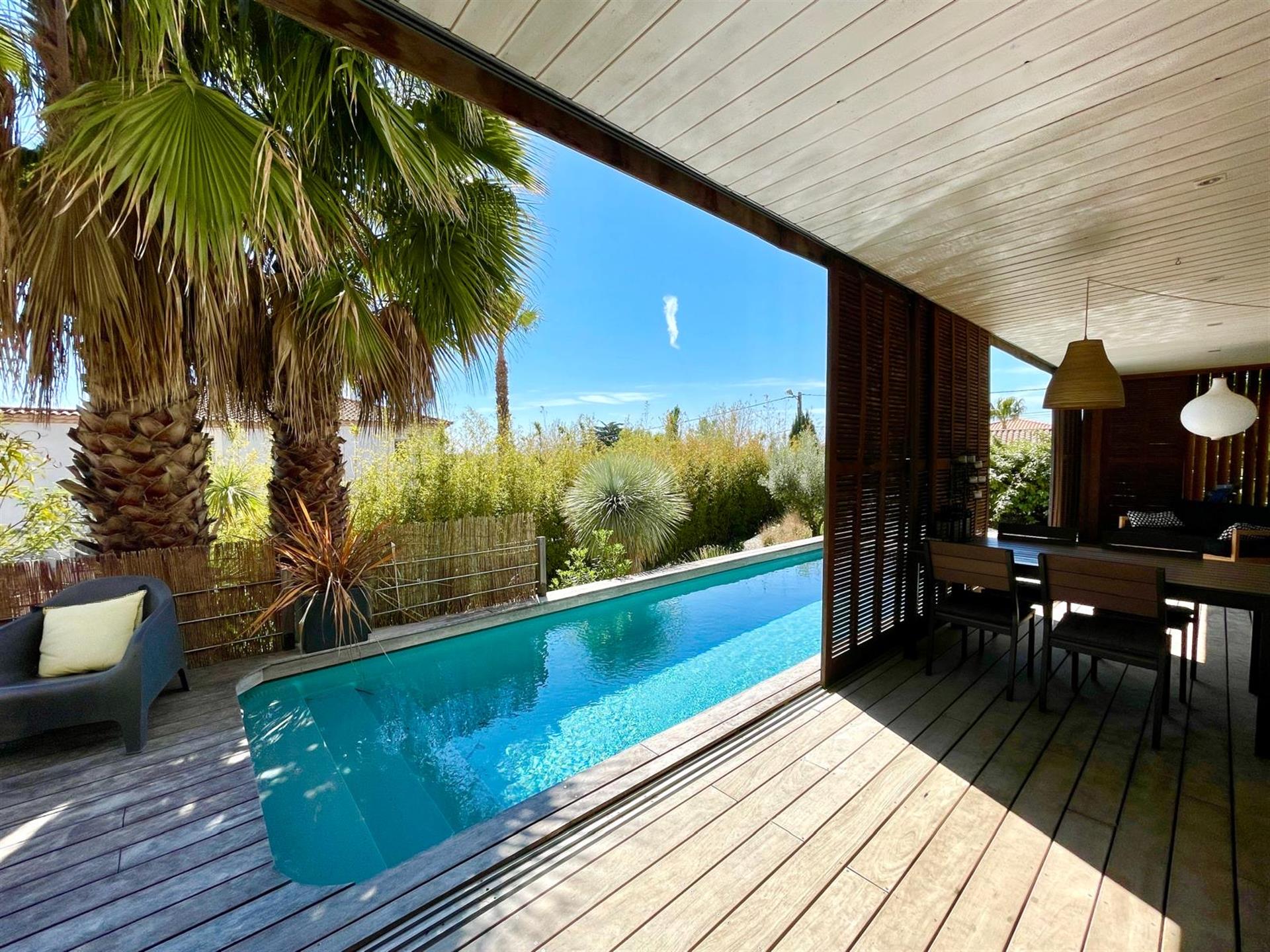 Contemporary House in Bouzigues, Near Étang de Thau