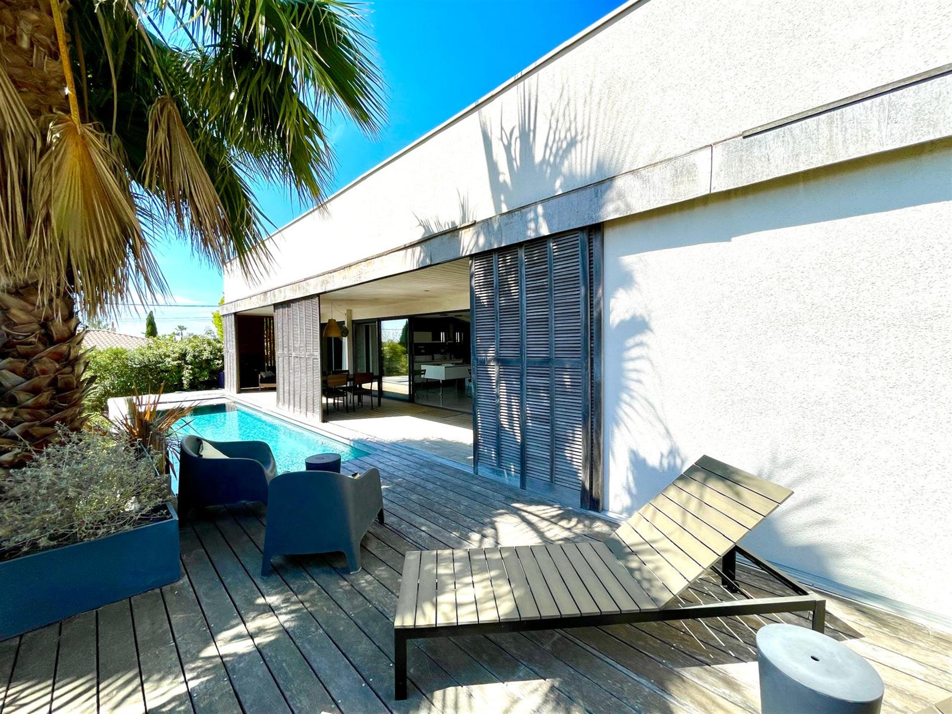 Contemporary House in Bouzigues, Near Étang de Thau