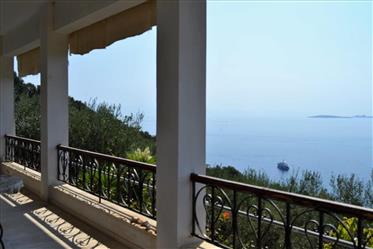 Schönes Haus zum Verkauf mit Panoramablick im nördlichen Teil von Korfu 