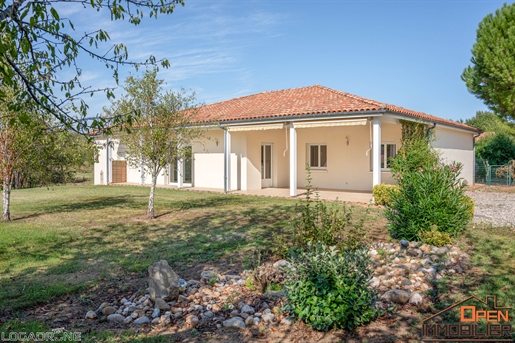 Villa plain pied de type 4 avec piscine, garage et jardin
