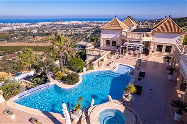 Eine spektakuläre Luxus-Villa mit Panoramablick auf das Meer und Montgo in Dénia,