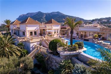Villa de lujo con vistas panorámicas al mar y al Montgó en Dénia