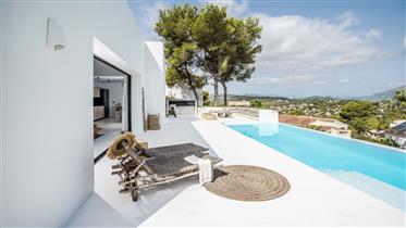 Ibicencan 4 bedroom townhouse with sea and Montgo views, Javea