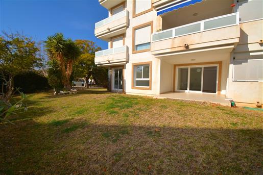 Ground floor apartment with private garden 200 m from the sea, Avda Augusta, Jávea