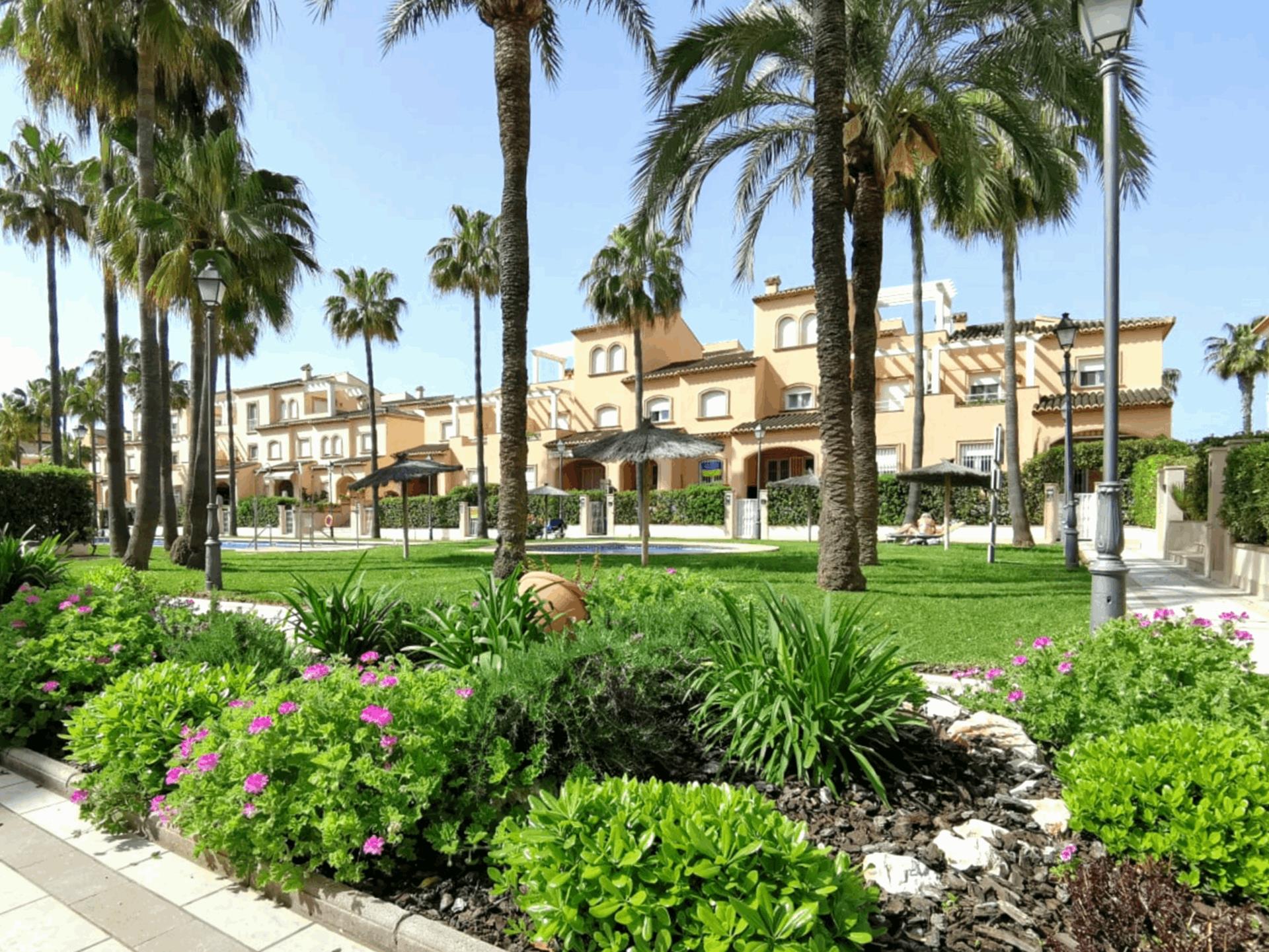 Triplex townhouse in the Altamar residencial complex, Montañar I, Jávea