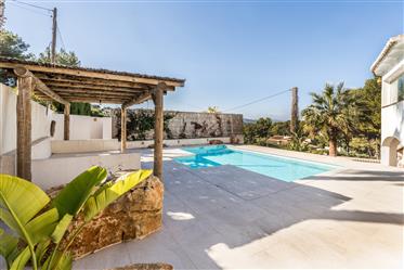 Fully renovated 4 bedroom house 5 minutes from Cala Blanca, Javea