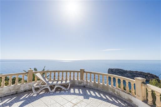 Villa mediterránea con espectaculares vistas abiertas al mar en Ambolo, Jávea