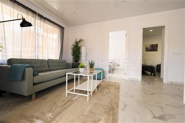 Completely renovated apartment with large balcony right on the beach