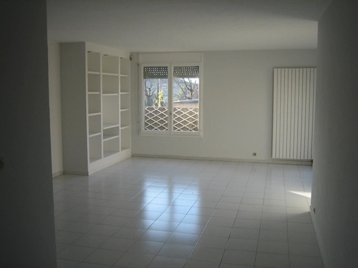 Zakup: Mieszkanie (06130)