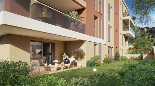 Saint Raphael, Apartment, 2-bedrooms with terrace, garden, cellar & parking