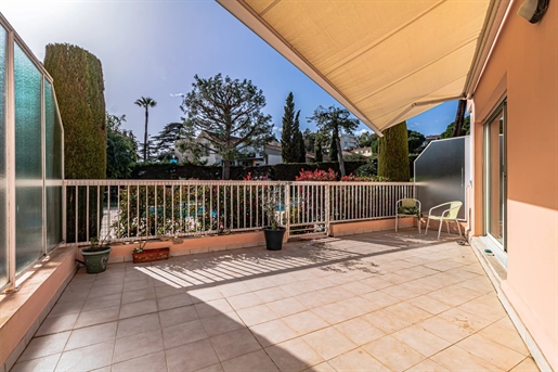 Cannes, 2 bedrooms flat, terrace, cave, 2 parkings, pool