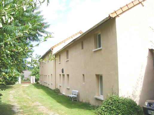 Huis van 10 kamers in Lucay Le Male
