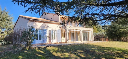 Villa with plot, double garage and outbuildings...