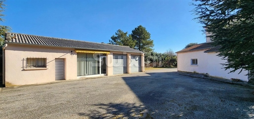 Villa with plot, double garage and outbuildings...
