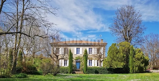 Exceptional property less than an hour from Lyon