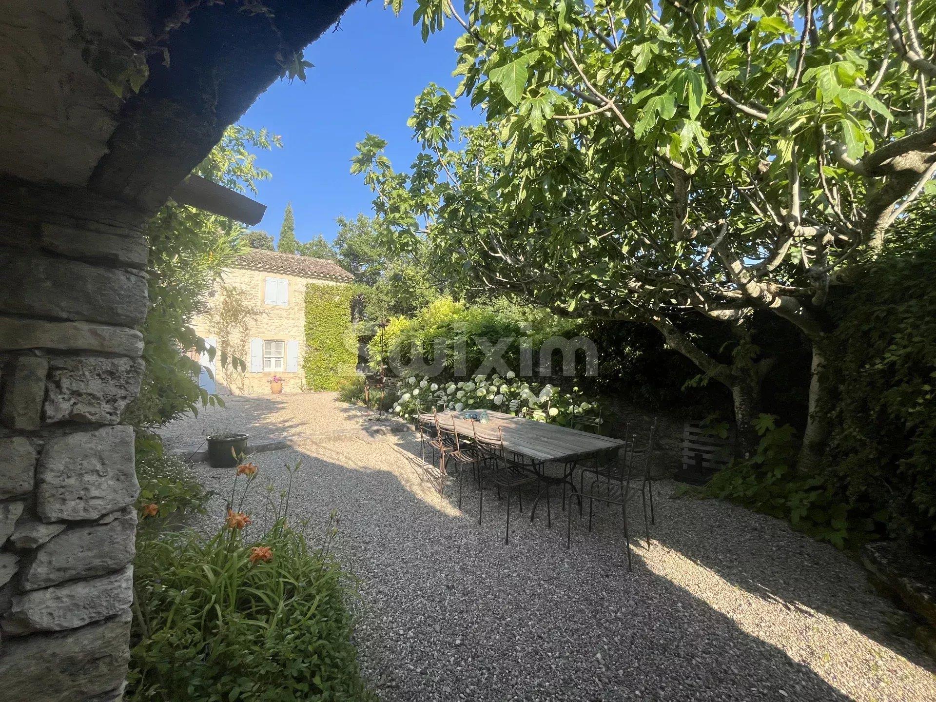 Superb farmhouse with a remarkable park and a magnificent swimming pool