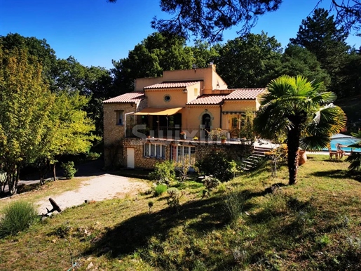 Bastide type house with swimming pool and beautiful surroundings