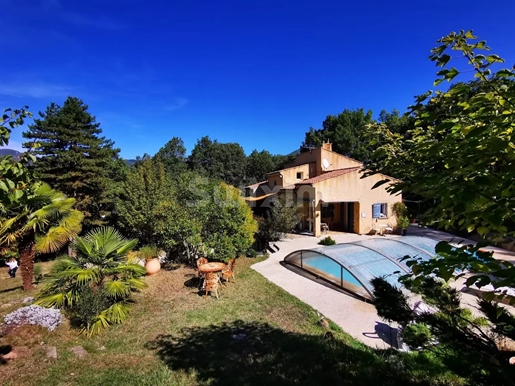Bastide type house with swimming pool and beautiful surroundings