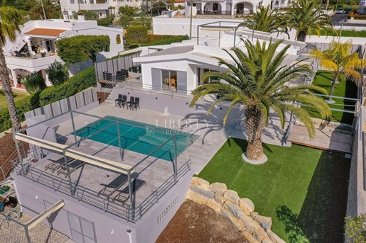 Neu renovierte Villa mit drei Schlafzimmern in Strandnähe zum Verkauf in Fonte Santa