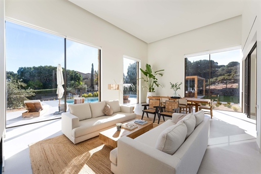 A masterpiece of contemporary design – an exquisite 4 bedroom luxury villa for sale in Encosta do La
