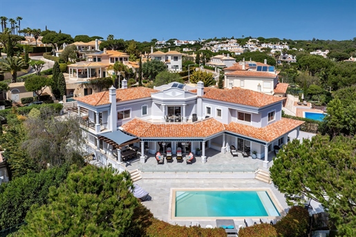 Striking 4 bedroom south facing villa with sea views for sale in Dunas Douradas