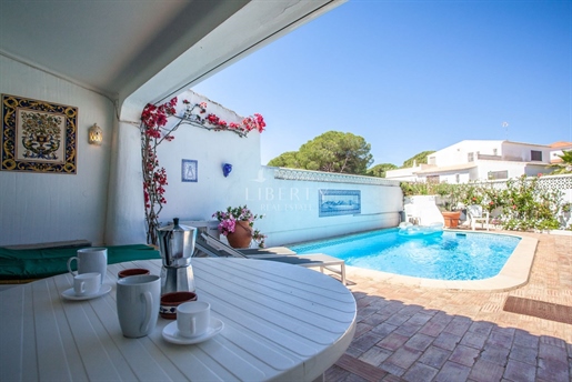 Charming 3 bedroom townhouse with a private pool for sale in Vale do Lobo