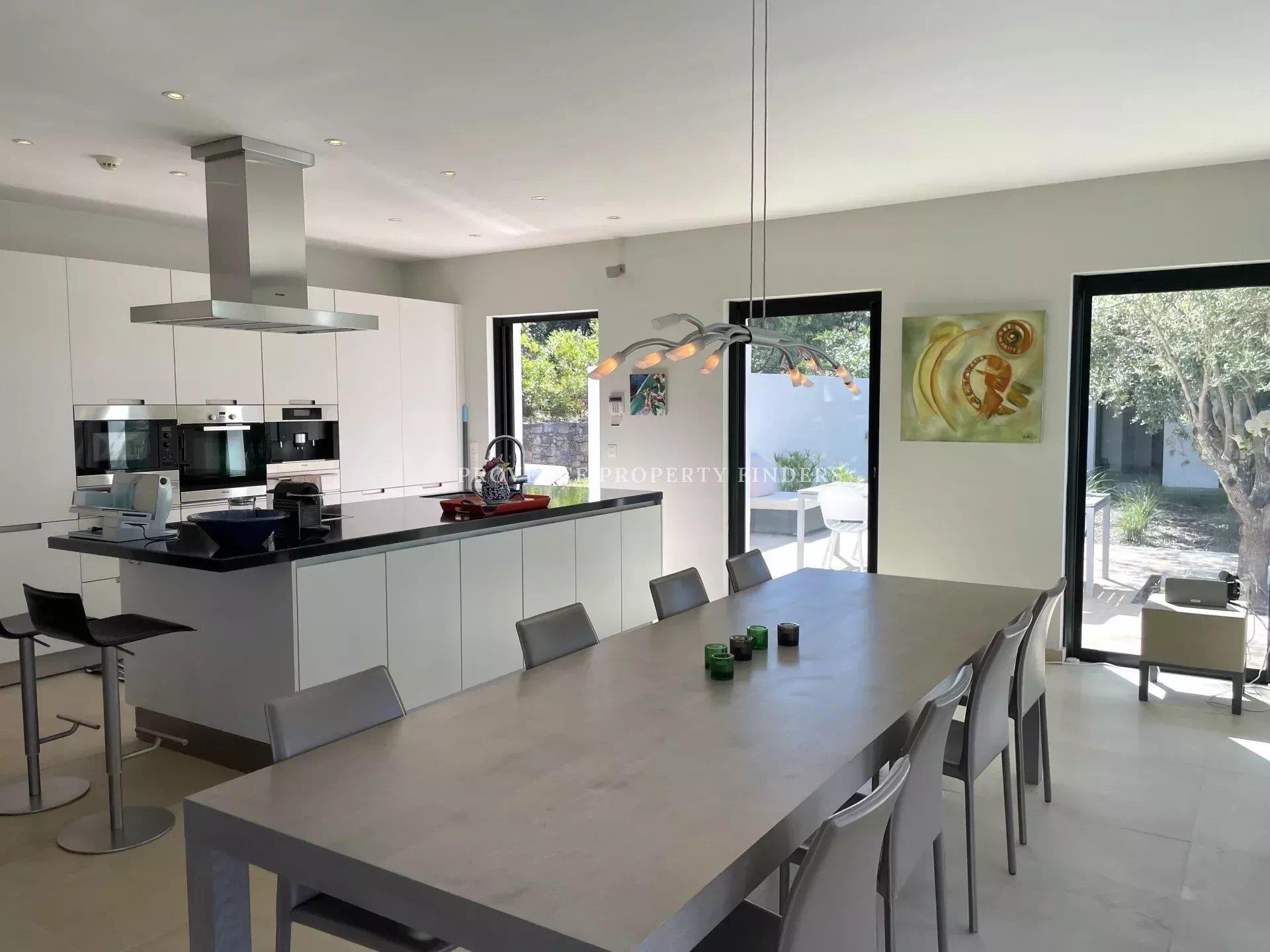 Beautiful architects villa with a wonderful view situated in a peaceful environment..