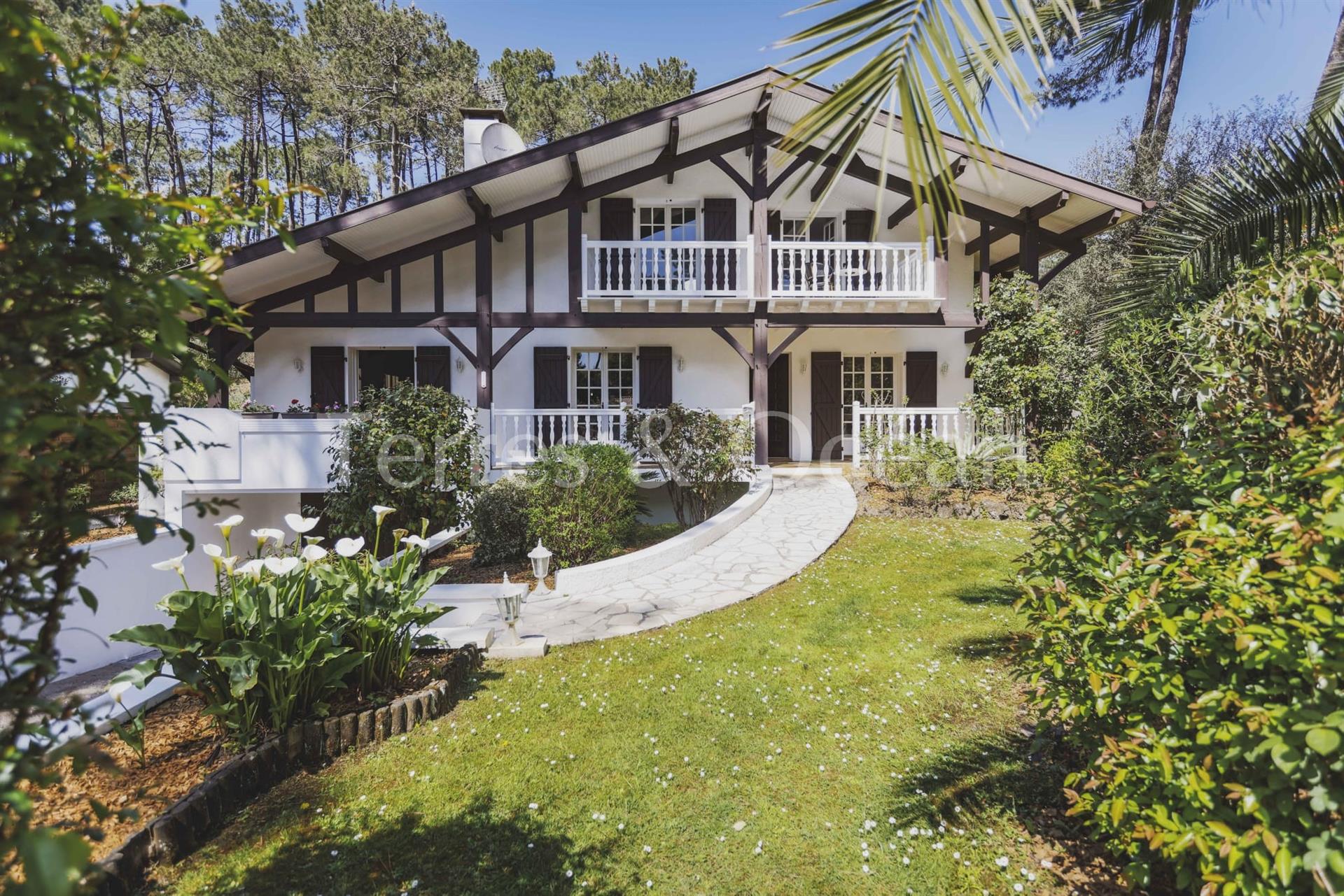 Charming Landaise In Hossegor