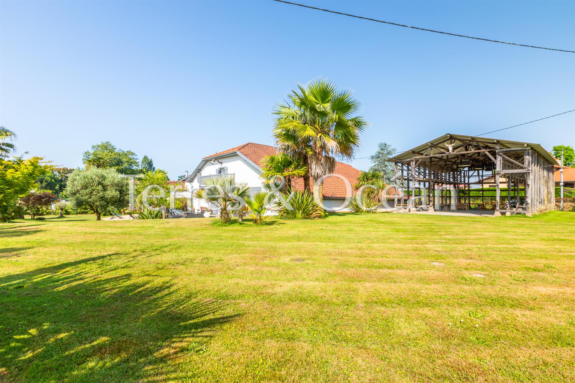 Superb Renovated Farmhouse Saubrigues