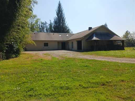 5 bedroom single-storey house on 15,880 m2 of park for sale in Normandy 76