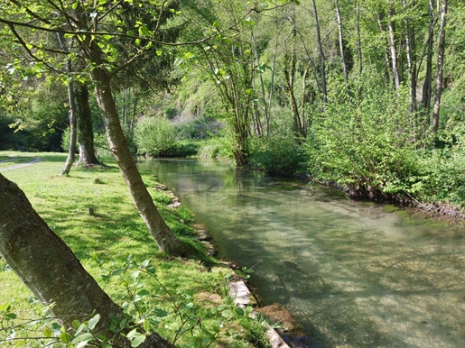5 bedroom single-storey house on 15,880 m2 of park for sale in Normandy 76