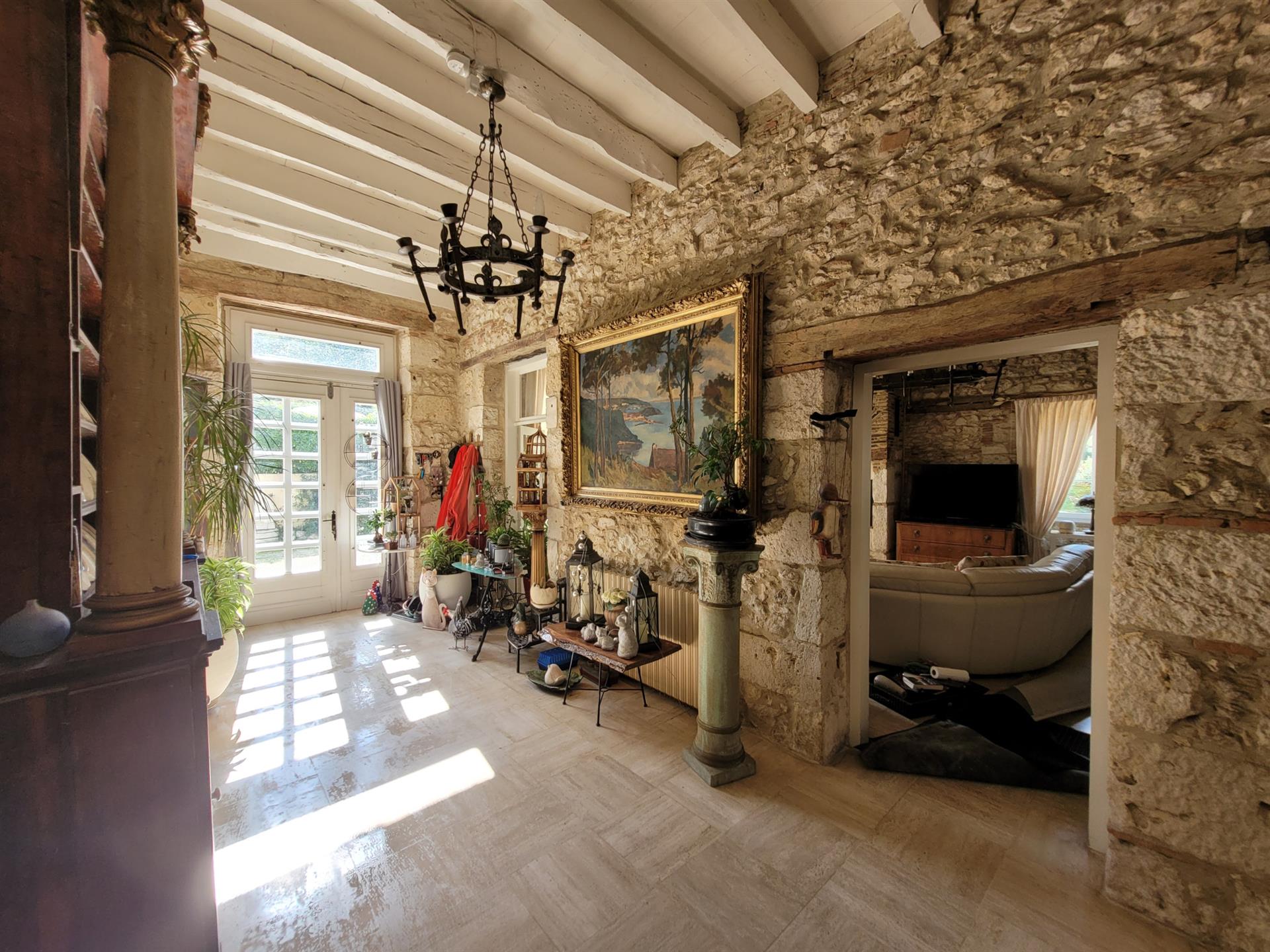 Mansion with two gîtes and swimming pool near Montréal du Gers