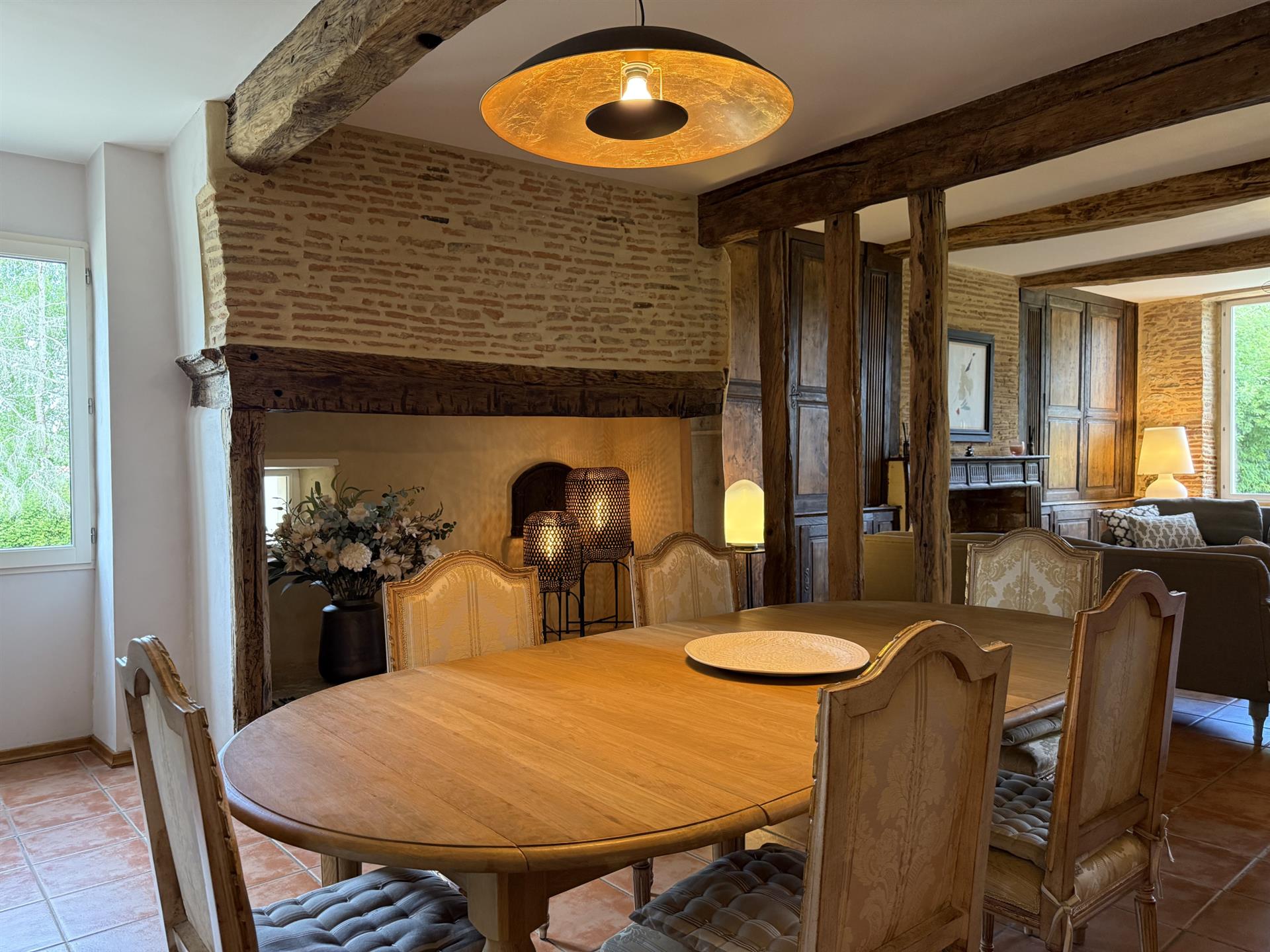 Elegant mansion at the gates of the city, in the heart of a green setting in Eauze