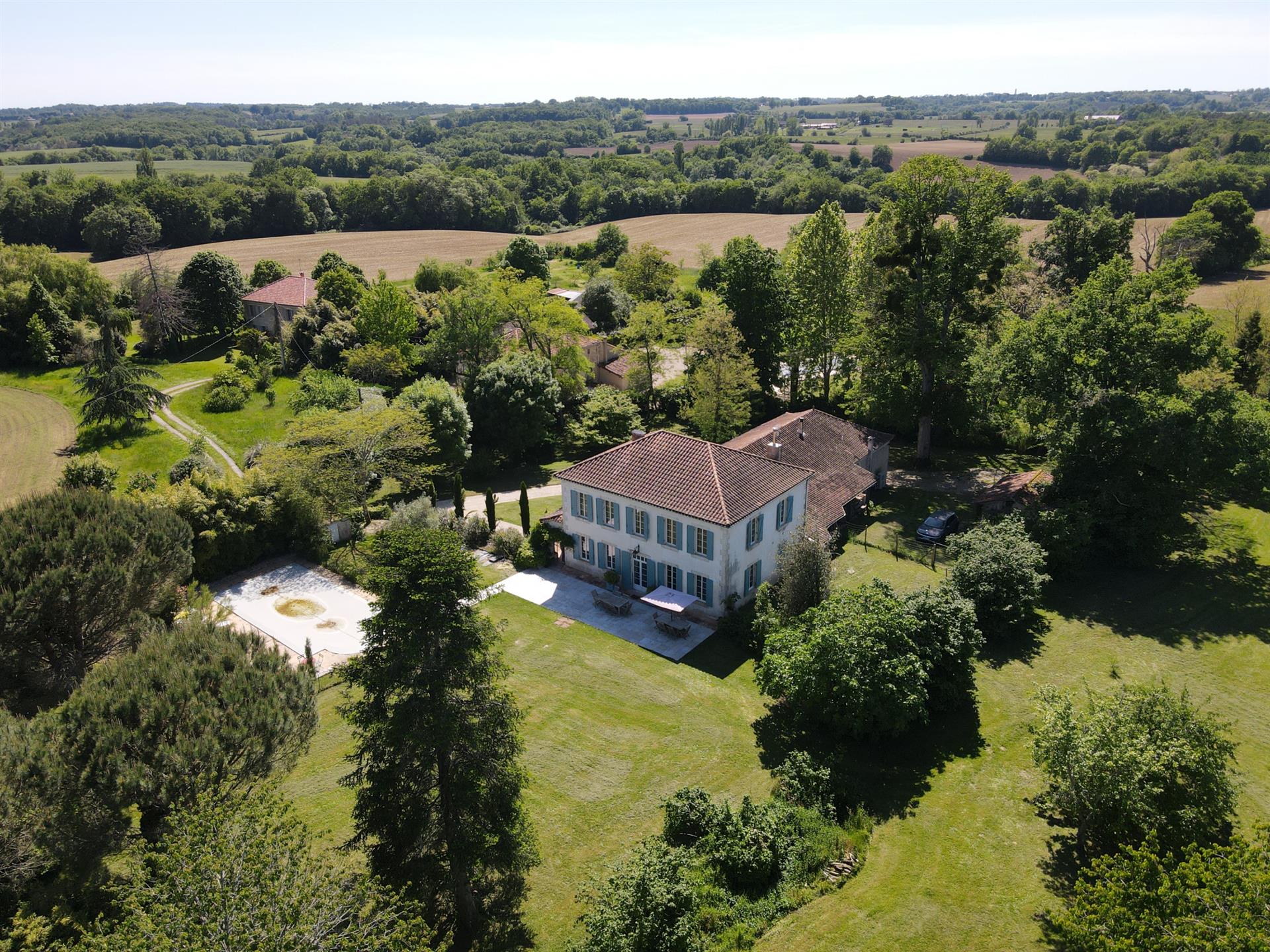 Near Montreal and Eauze, Gascon Mansion with old converted winery, swimming pool and garage