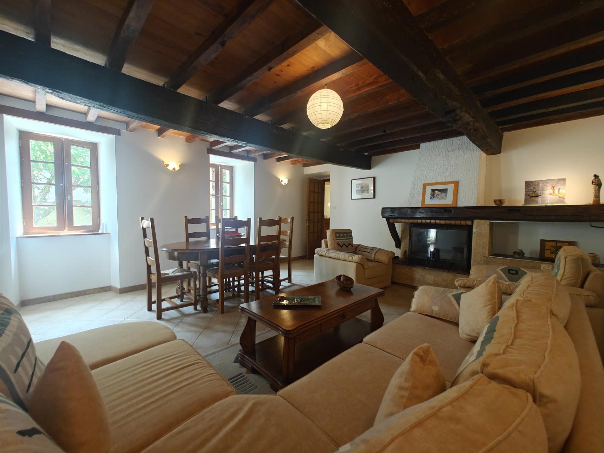 Charming village house in Razès - With courtyard and small garden