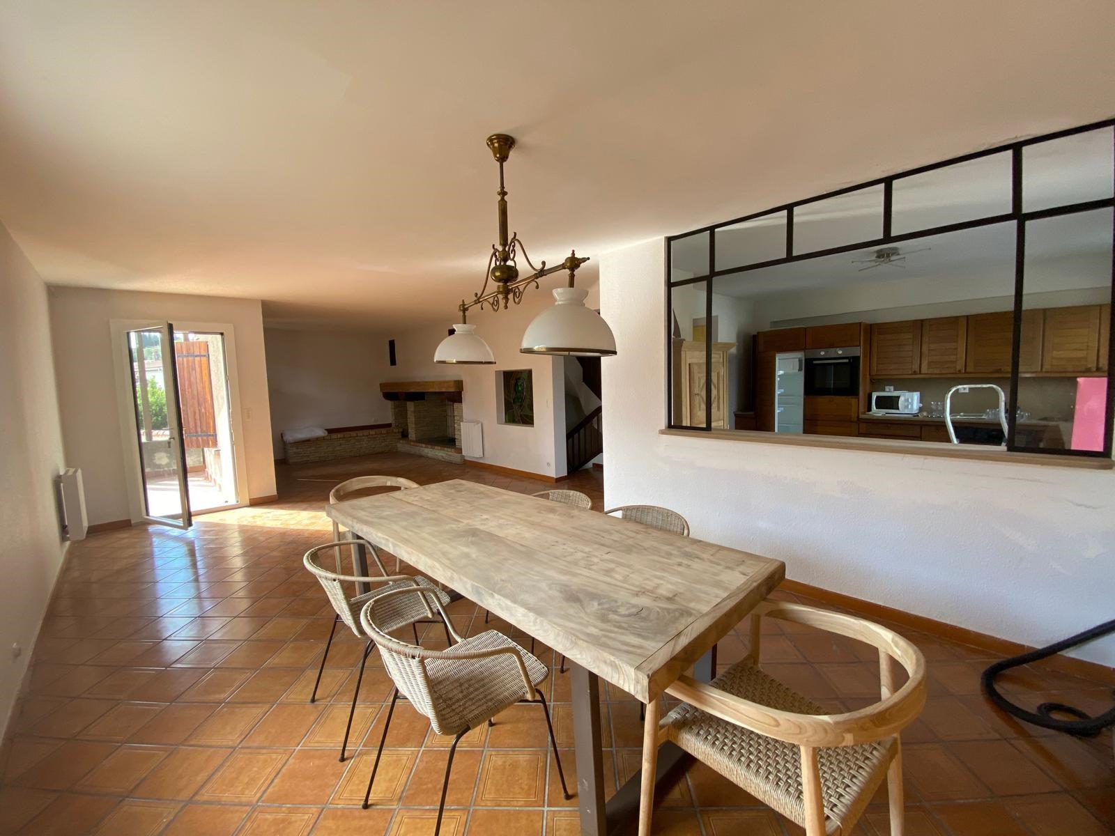 Spacious 2-story villa in Limoux 4 bedrooms, garage, large basement