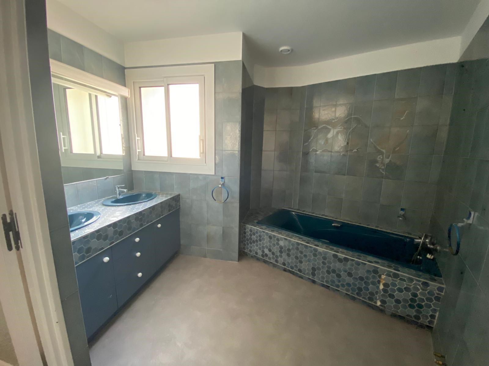 Spacious 2-story villa in Limoux 4 bedrooms, garage, large basement