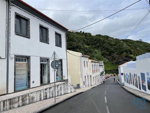 Home / Villa with 4 Rooms in Açores with 370,00 m²
