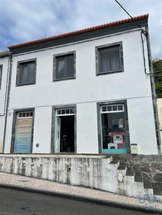 Home / Villa met 4 Kamers in Açores met 370,00 m²