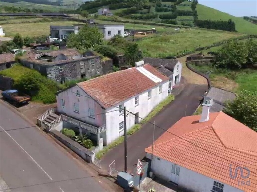 Home / Villa with 4 Rooms in Açores with 115,00 m²