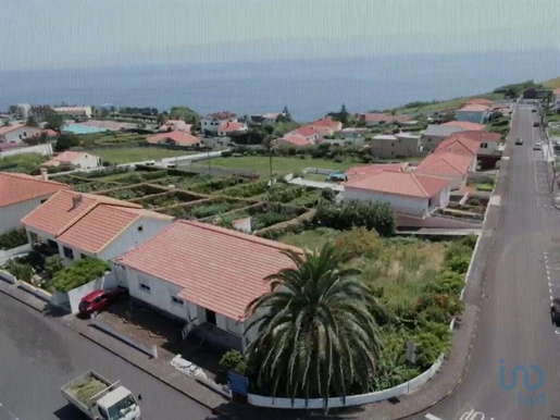 House with 4 Rooms in Açores with 200,00 m²