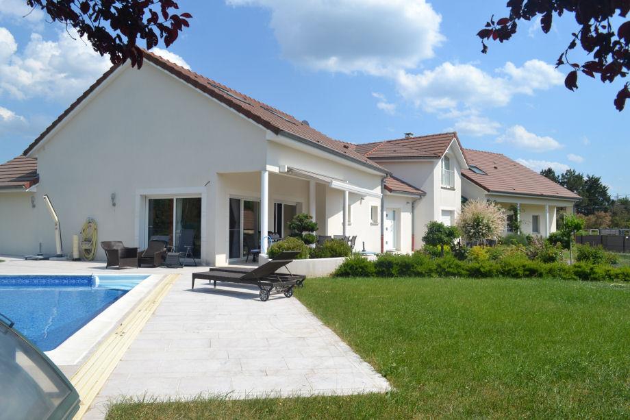 Villa de 378m2 sur 6221m2 de jardin avec piscine