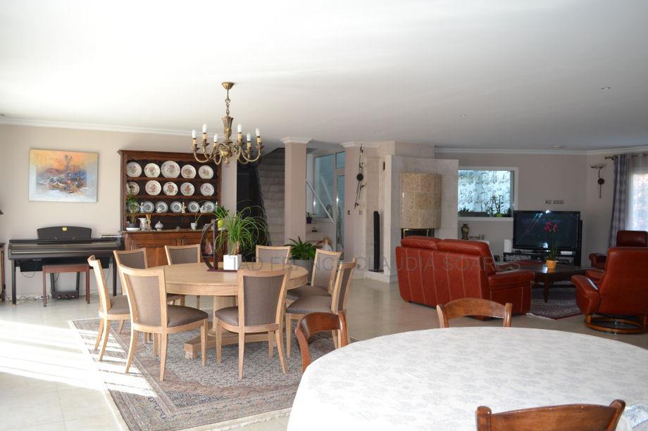 Villa de 378m2 sur 6221m2 de jardin avec piscine