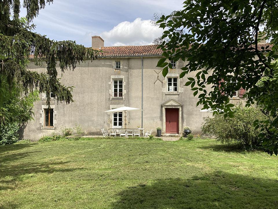 15Th century Vendée dwelling on 2.5 hectares
