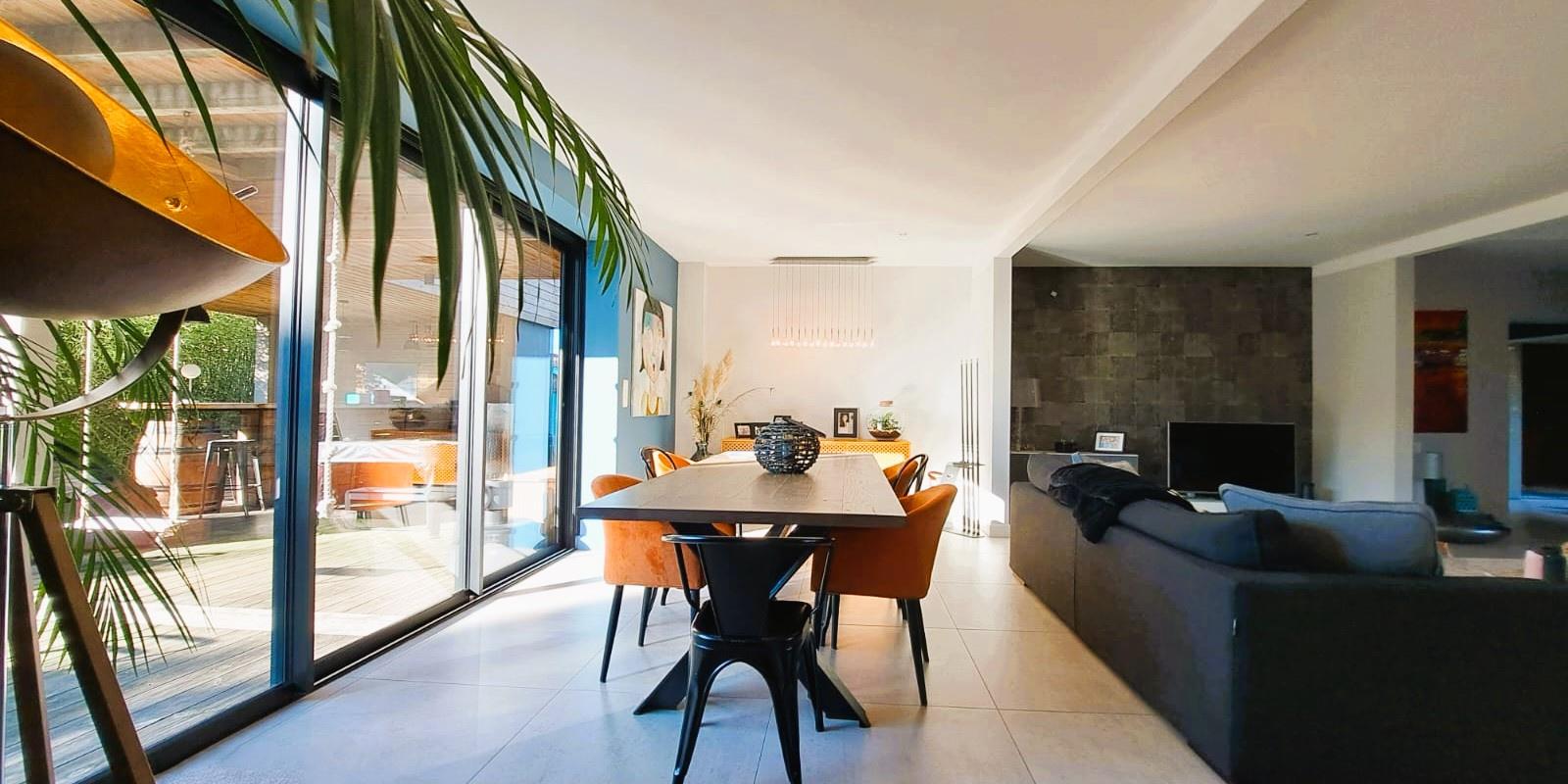 Magnificent architect-designed villa at the entrance to the Cap-Ferret peninsula