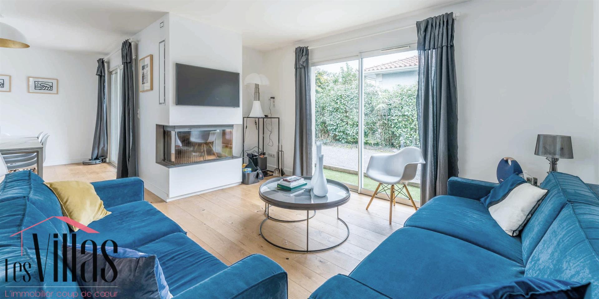 Exclusively High-end single-story family villa with 2 suites and two bedrooms Lège Bourg