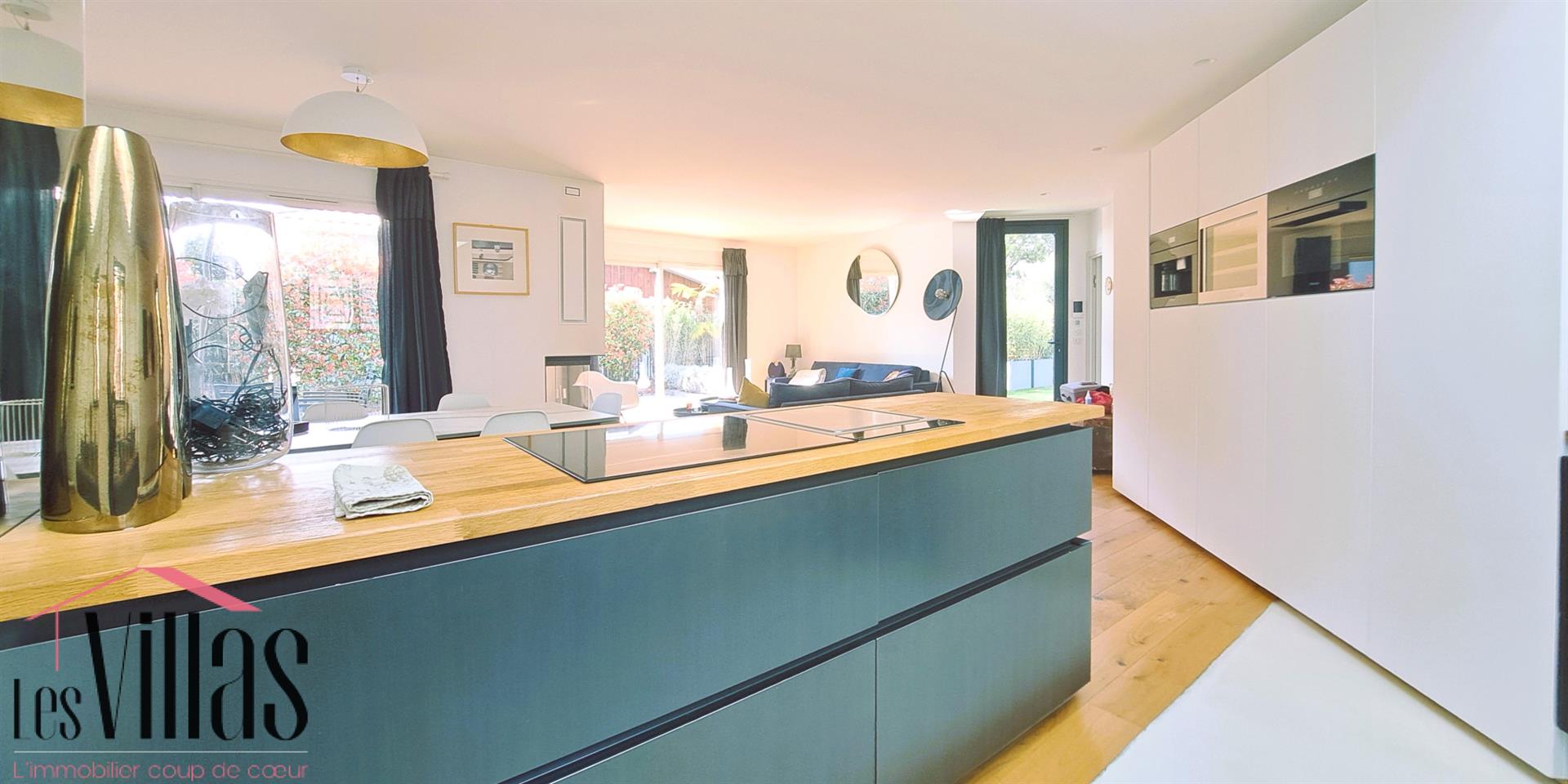 Exclusively High-end single-story family villa with 2 suites and two bedrooms Lège Bourg