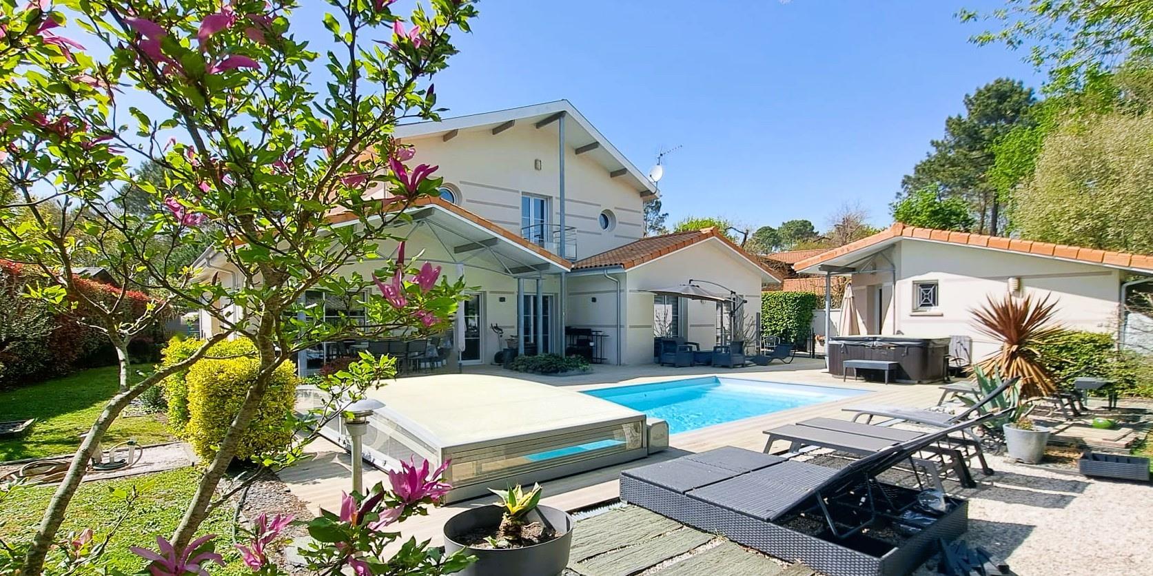 Lège Bourg Superb Architect-Designed Villa Parental Space on the Ground Floor
