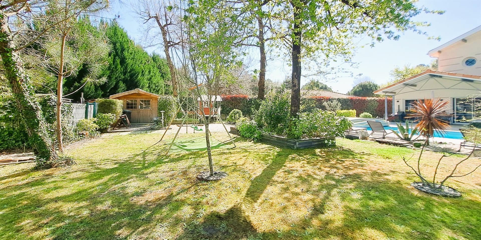 Lège Bourg Superb Architect-Designed Villa Parental Space on the Ground Floor
